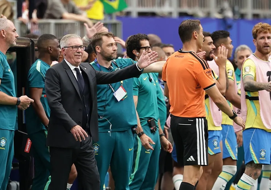 Carlo Ancelotti prioriza el equipo a las estrellas