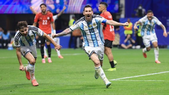 Argentina lográ una histórica remontada ante Egipto y espera rival