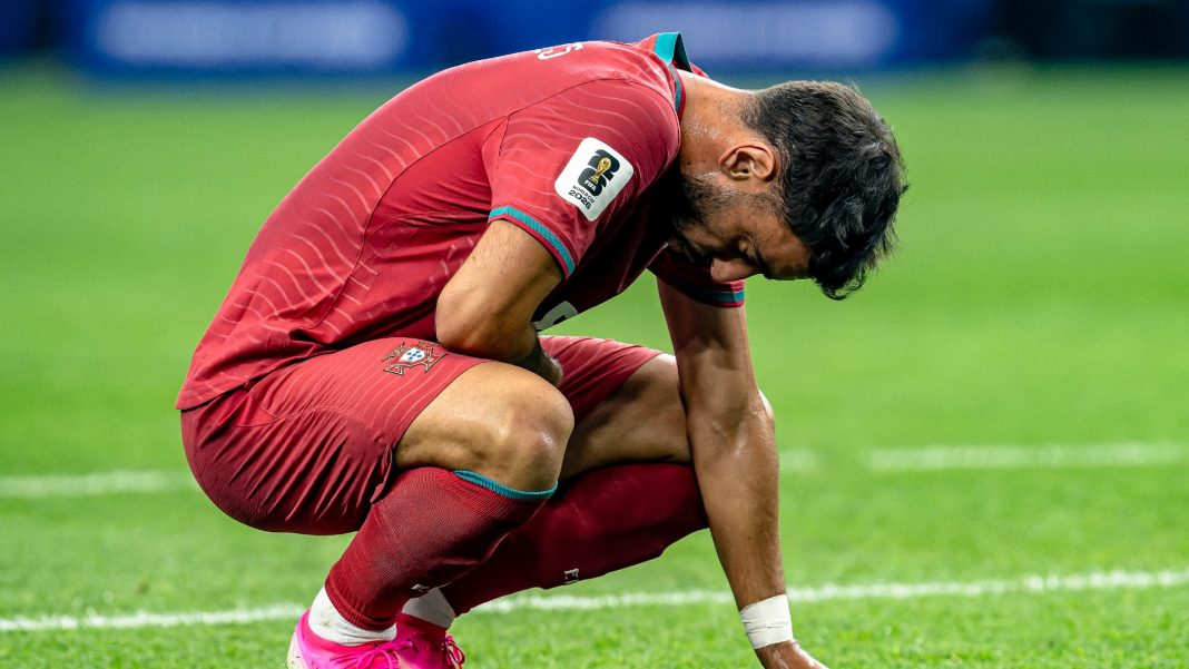 Bruno Fernandes destrozado por la eliminación de Portugal
