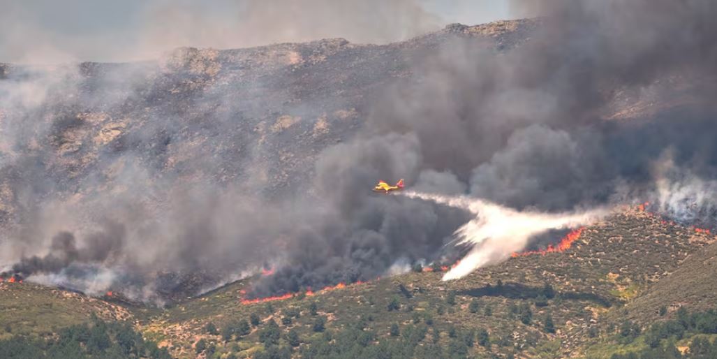 Incendios cerca de Madrid y en el suroeste de Francia obligan a evacuar a más de 80 mil personas