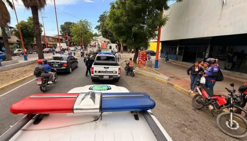 Alcaldía de Valencia mantiene operativo para el despeje de aceras entre Plaza de Toros y la Av. Lara