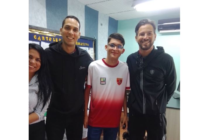 Atleta con TEA de Acefuc destaca con trabajo de grado de bachiller sobre Fútbol e Inteligencia Emocional