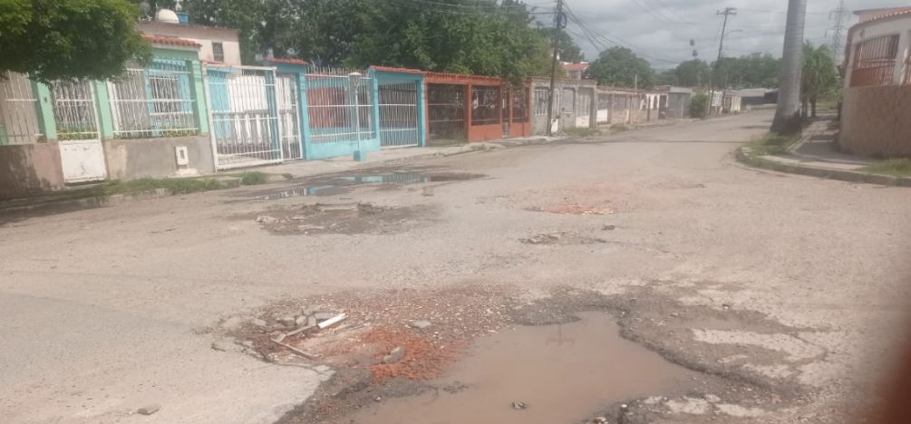 Vecinos de Parque Valencia exigen atención urgente ante el deterioro vial