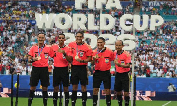 Tres árbitros venezolanos recibieron medalla conmemorativa de la FIFA