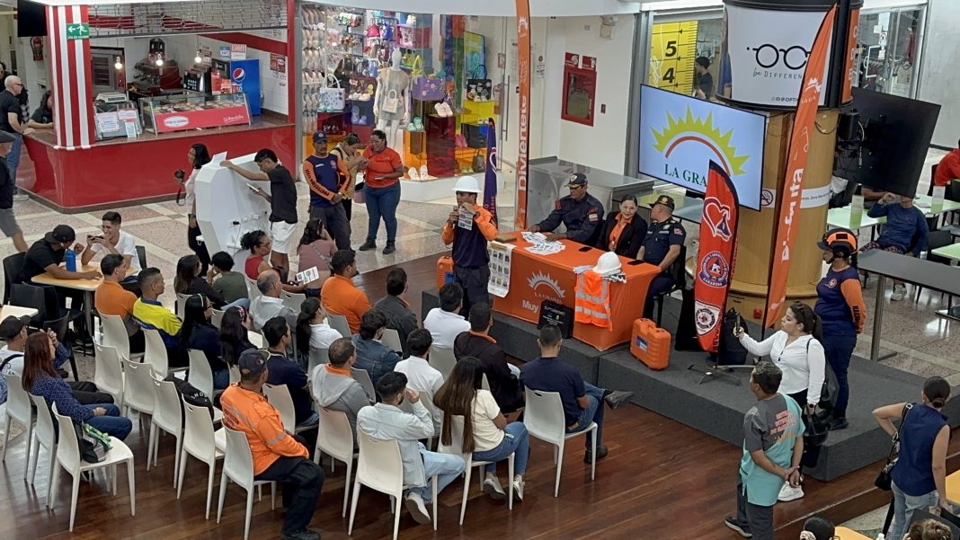 Realizan taller de cultura sísmica en C.C. La Granja