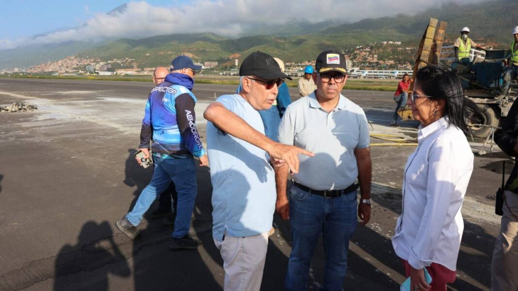Delcy Rodríguez supervisó avances en trabajos de rehabilitación de la pista de Maiquetía