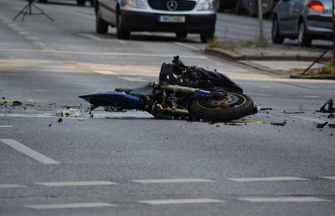 Dos sargentos heridos tras colisión de motos en Valencia
