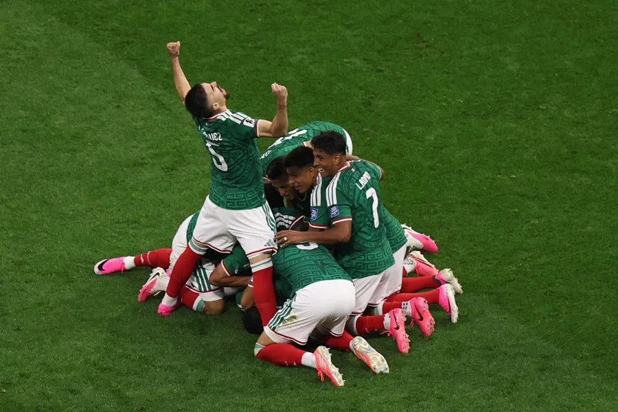 México vence a Ecuador y espera rival en octavos