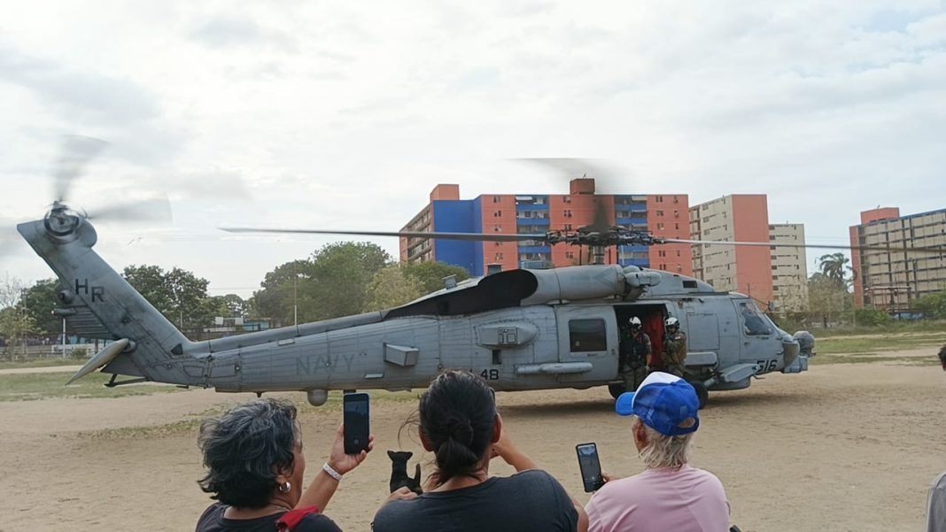 Helicóptero estadounidense aterrizó en estadio de Morón