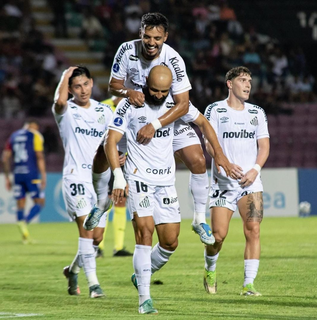 UCV no pudo con Santos y cayó goleado en Valencia