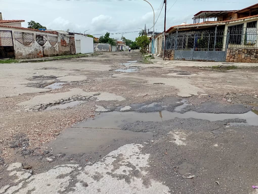 Intransitables se encuentran las calles de la Urb. Tacarigua-Las Villas