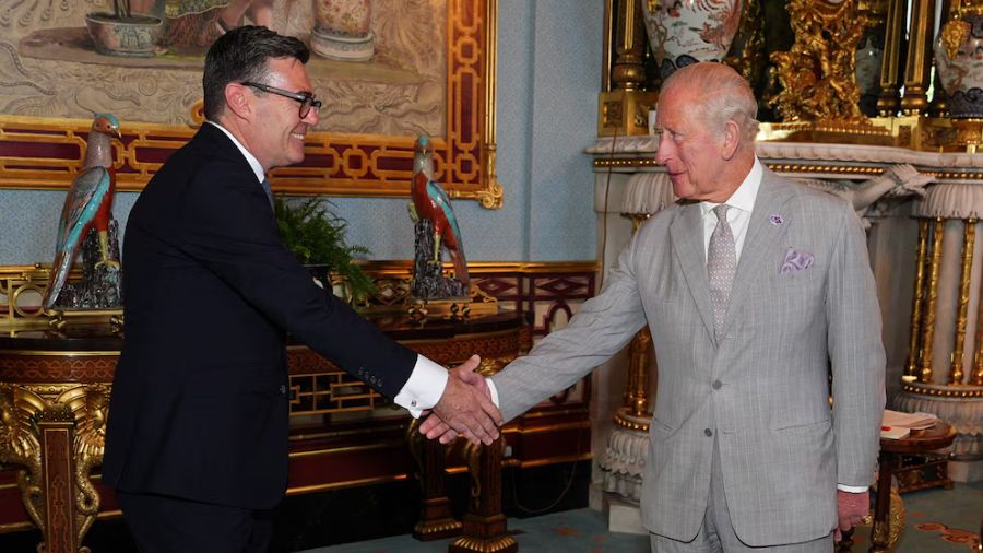 Andy Burnham asume el Gobierno británico tras recibir el encargo del rey Carlos III