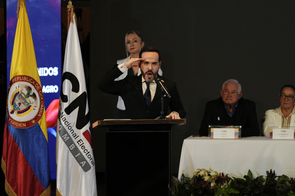 Presidente electo en Colombia elige a exmilitar como próximo ministro de Defensa