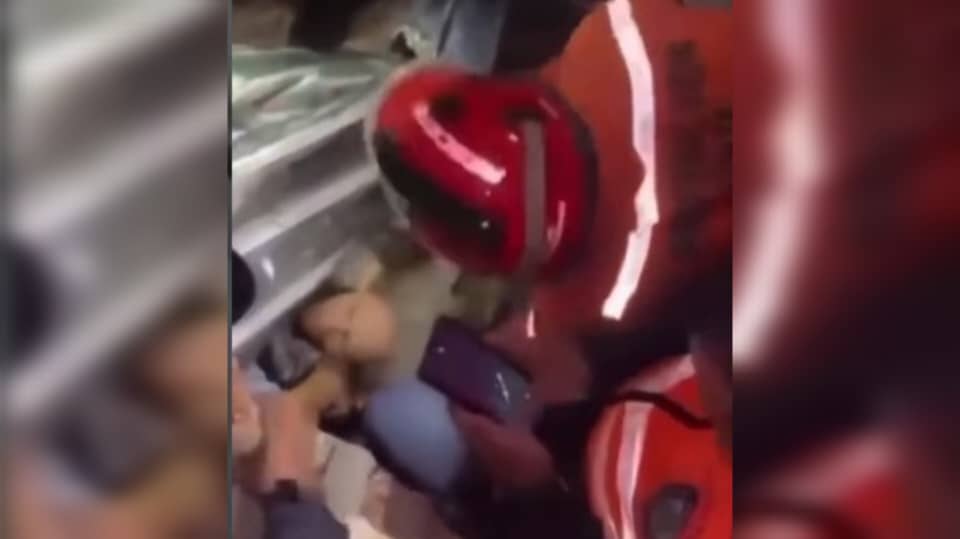 Rescatan viva a una señora de 70 años tras más de una semana bajo los escombros en La Guaira