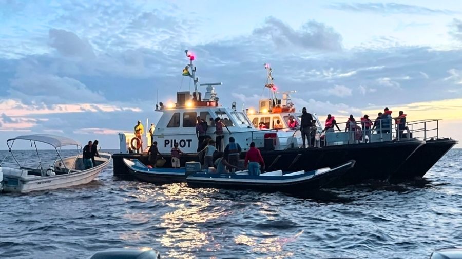 Suben a 27 los muertos y buscan a 83 desaparecidos tras naufragio de ferry en Guyana