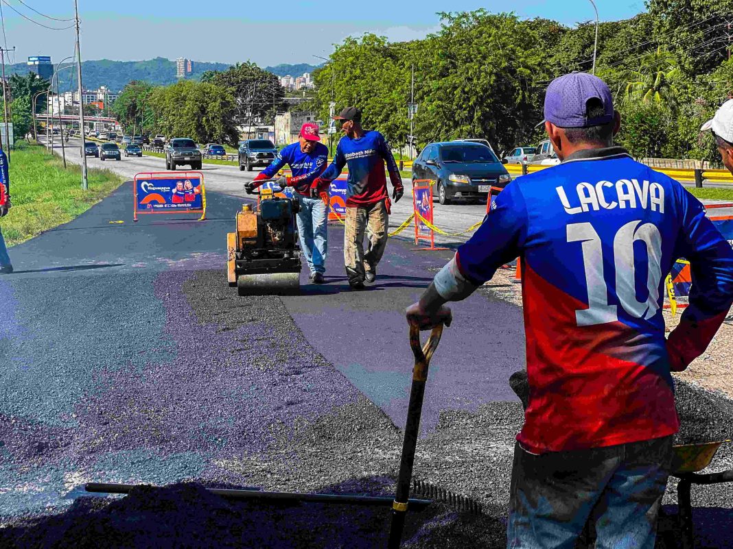 Asfaltaron el distribuidor Mañongo del municipio Naguanagua
