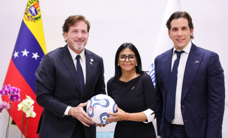Rodríguez se reunió con presidente de la Conmebol para fortalecer el fútbol venezolano