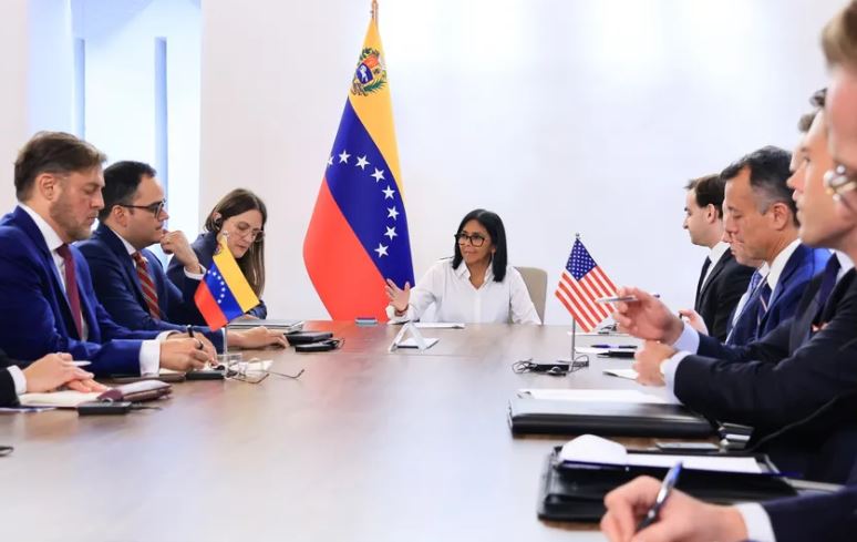 Delcy Rodríguez evaluó agenda de desarrollo con delegación del Departamento del Tesoro