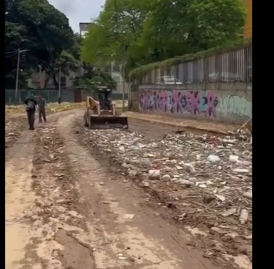 Alcaldía de Caracas refuerza brigadas para atender afectaciones tras lluvias