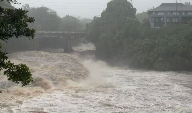 La tormenta tropical Lala se aleja de Hawái tras causar estragos