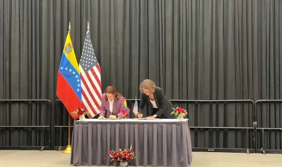 Venezuela firmó contrato con empresa de EE UU para desarrollo de dos campos petroleros