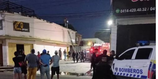 Incendio causó daños parciales en zapatería del Mercado Los Guajiros de Valencia