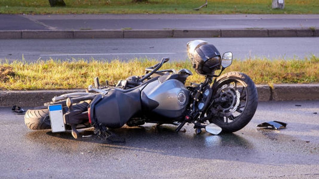 Conductor huye tras arrollar a un motorizado en San Diego