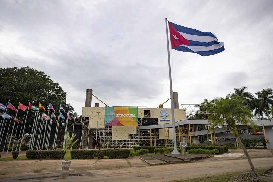 Cuba aprueba leyes para ampliar el espacio del sector privado en su economía