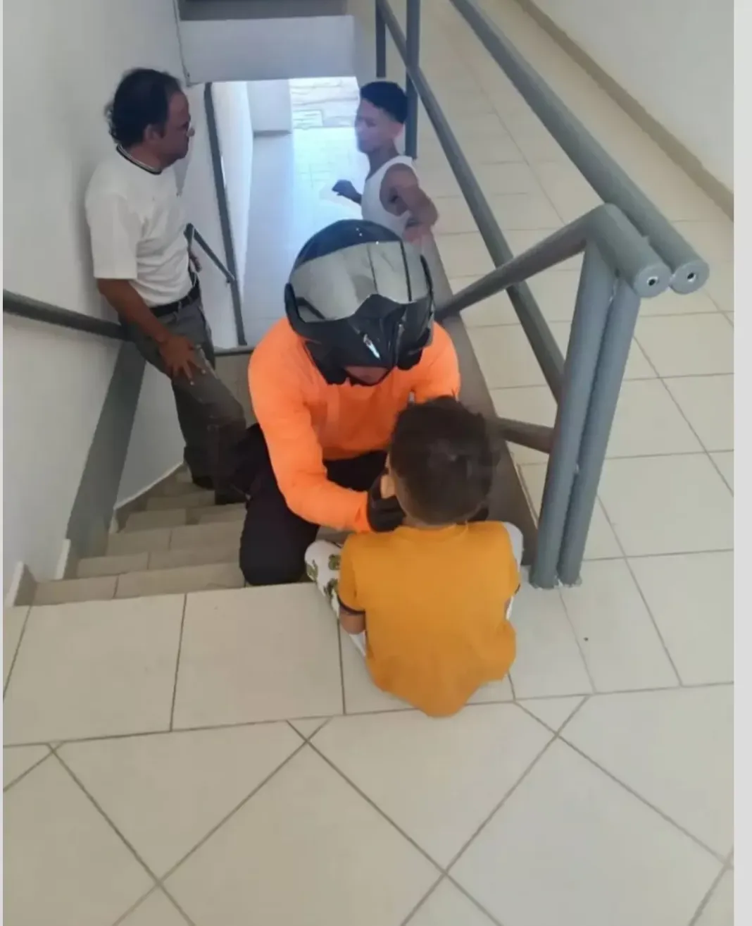 Mujer asesinó a uno de sus hijos e hirió a otro