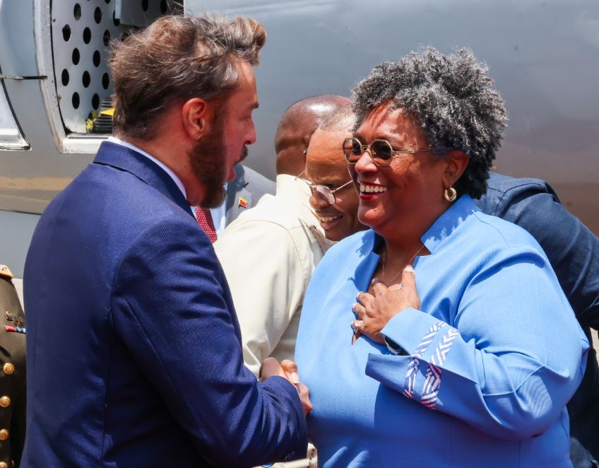 Ministra de Barbados llega a Venezuela