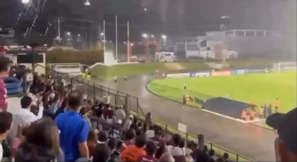Policía detiene disturbios durante partido de Carabobo FC