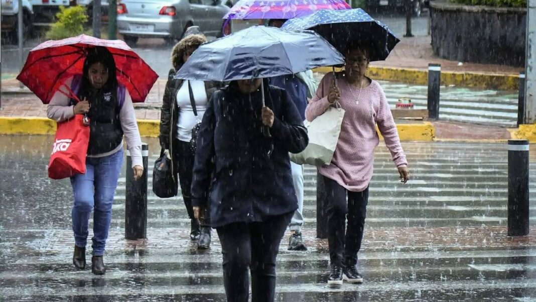 Dos ondas tropicales se desplazan cerca de Venezuela este miércoles