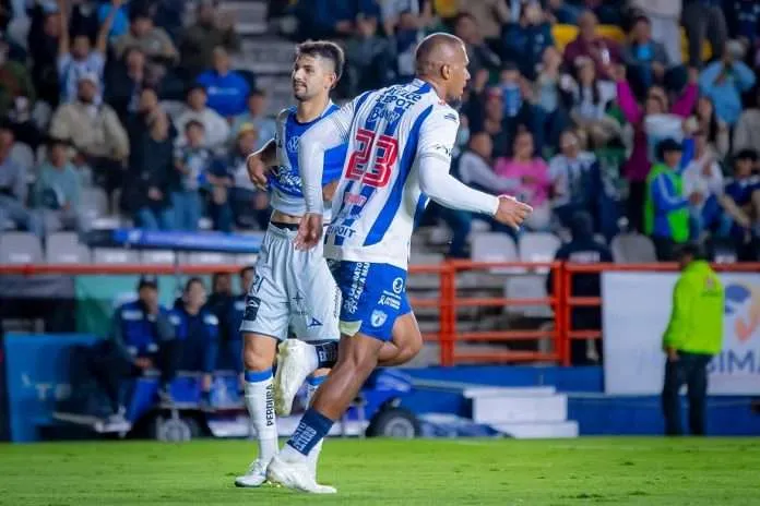 Salomón Rondón marca doblete en la derrota del Pachuca