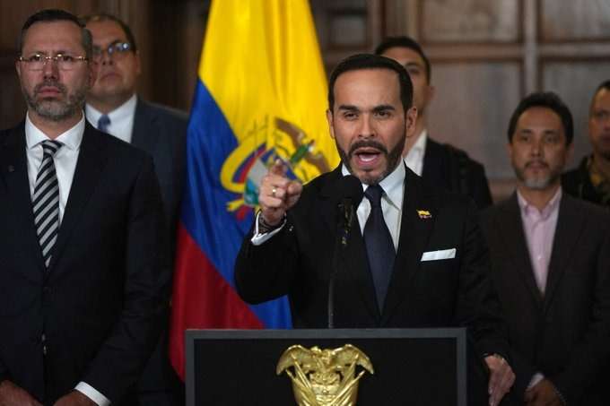 De la Espriella destituye a cinco embajadores colombianos de Petro