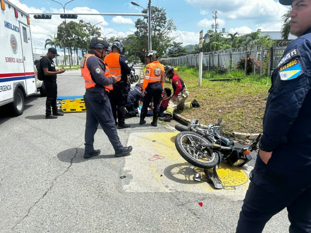 Colisión en San Diego dejó una motorizada herida