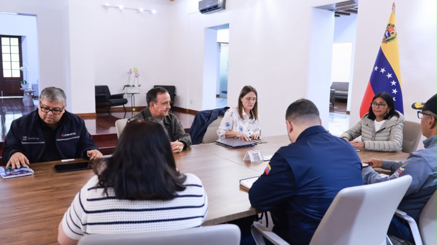 Delcy Rodríguez evaluó con el Estado Mayor Eléctrico servicio nacional tras los sismos