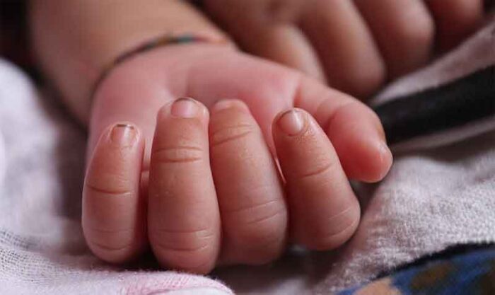 Bebé de 11 meses muere tras ser estrangulado por su madre adolescente en Guanarito