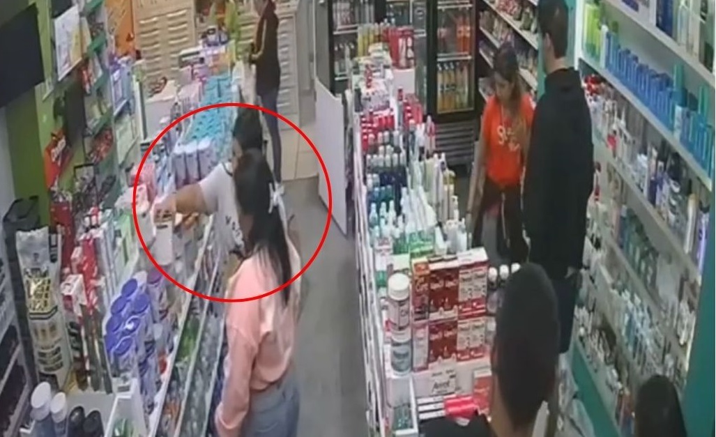 Dos mujeres fueron captadas mientras hurtaban en una farmacia de Valencia