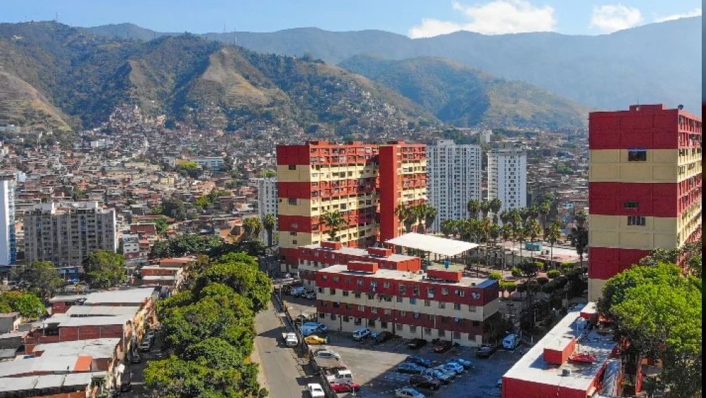 Plan Venezuela Renace entregó 100 apartamentos rehabilitados en el 23 de Enero