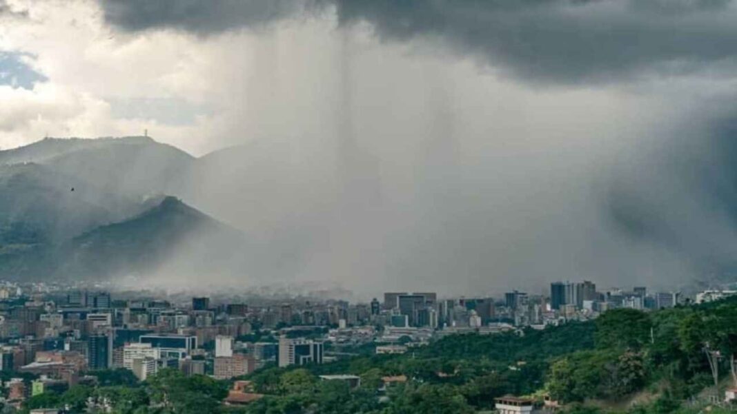 Inameh prevé más lluvias y tormentas este domingo por paso de onda tropical 40