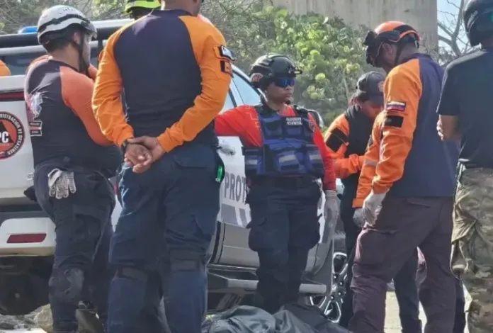 Hombre murió ahogado en playa de La Guaira tras ignorar restricciones de baño