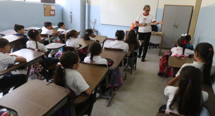 Magisterio pidió reducir clases a tres días