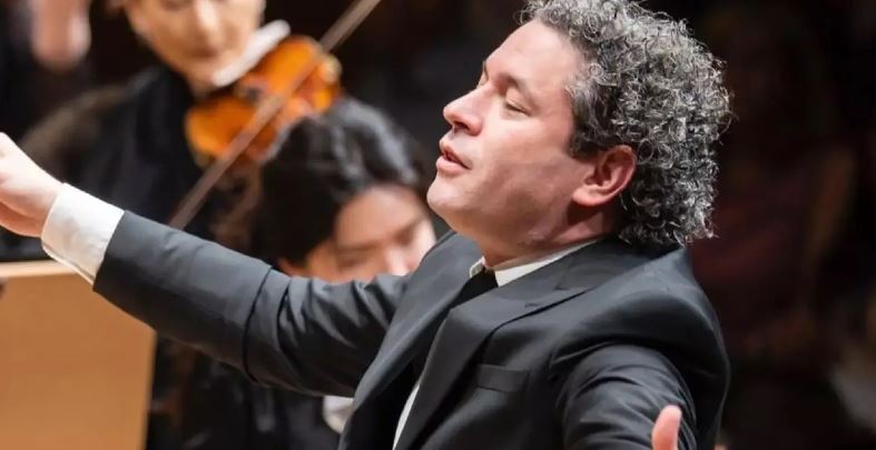 Gustavo Dudamel dirigirá a la Orquesta de València en un concierto solidario por Venezuela
