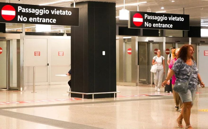 Italia prorroga otros 15 días los controles a viajes desde España