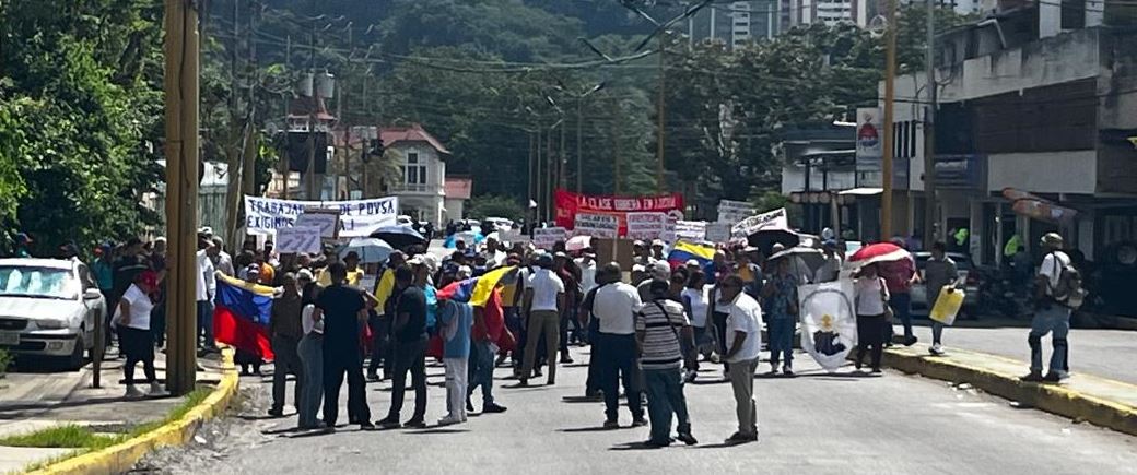 Sector salud en Carabobo se movilizó ante la Defensoría del Pueblo para exigir mejoras salariales