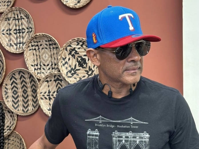 Fernando Tatis llegó al país para dirigir a Tiburones