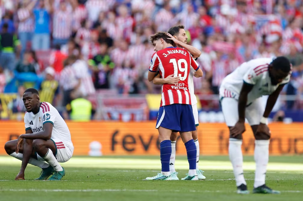 El Atlético se lleva el Derby y hunde al Real Madrid