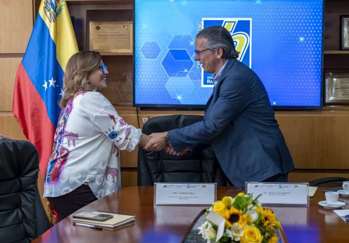 Firman acuerdos para activar Centros de Farmacovigilancia en red pública y privada