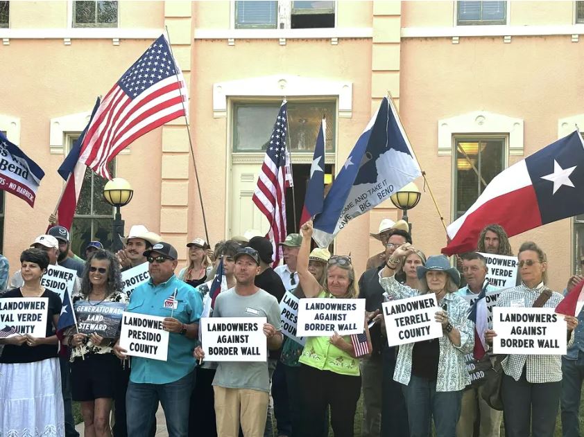 Gobierno de Trump comienza a construir muro fronterizo en Texas
