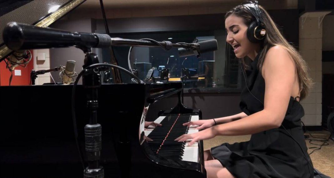 Manuela Serrano se abre camino en la industria de la música